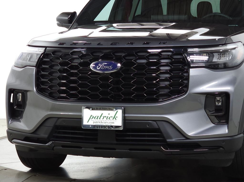 Used 2025 Gray Metallic Ford ST-Line image 3