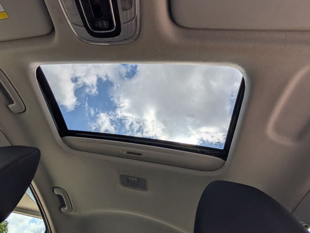 Used 2025 Silver Hyundai SEL Convenience image 12