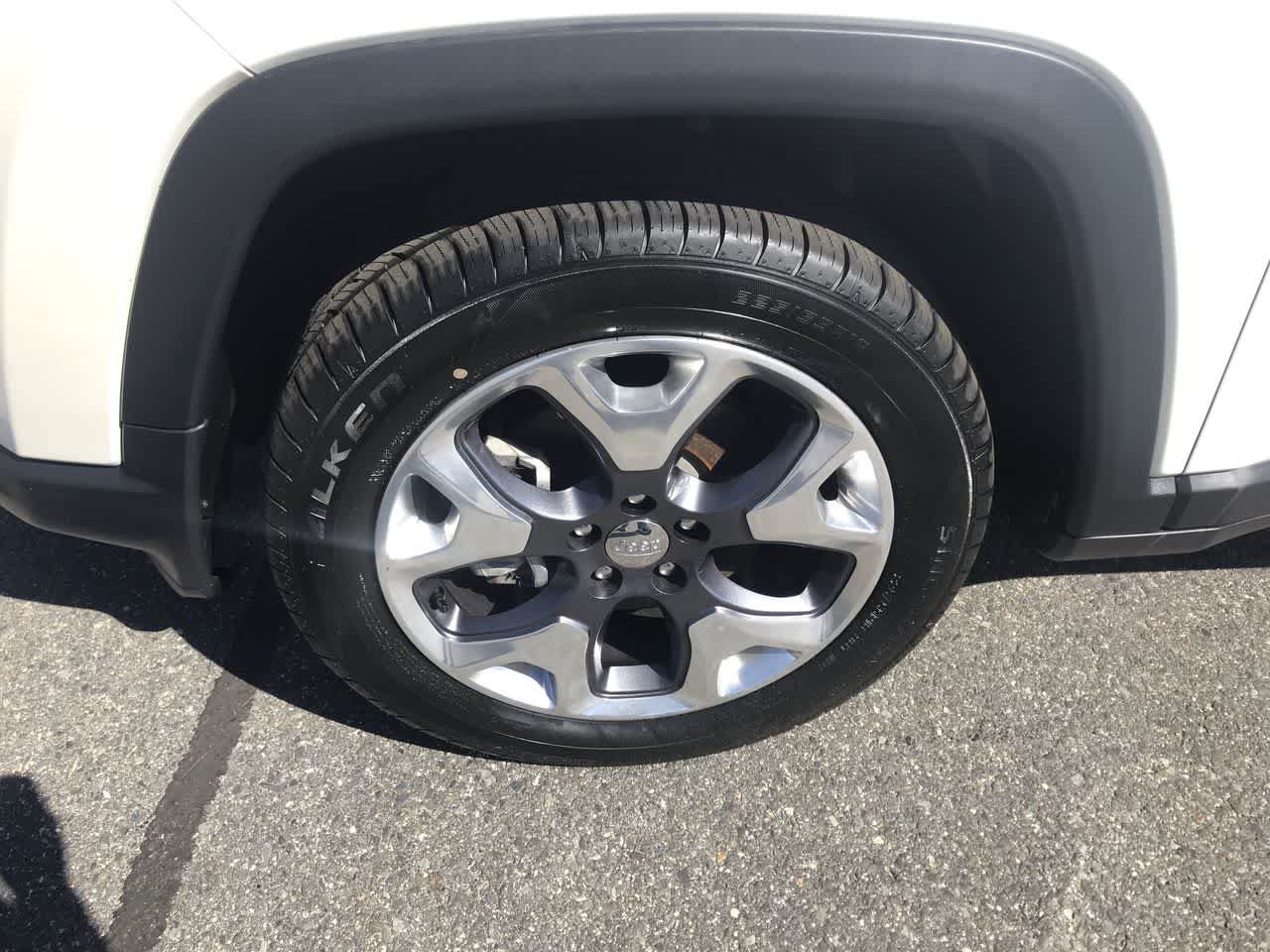 Used 2021 Pearl White Tri-Coat Jeep Limited image 10