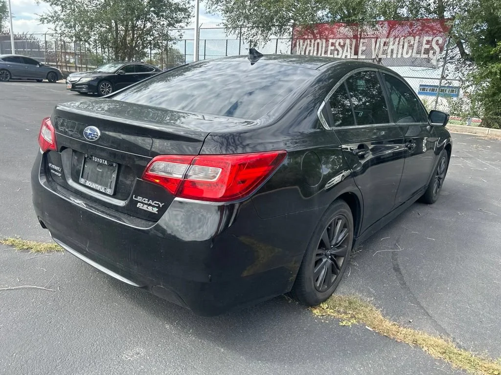 Used 2017 Crystal Black Silica Subaru 2.5i image 5
