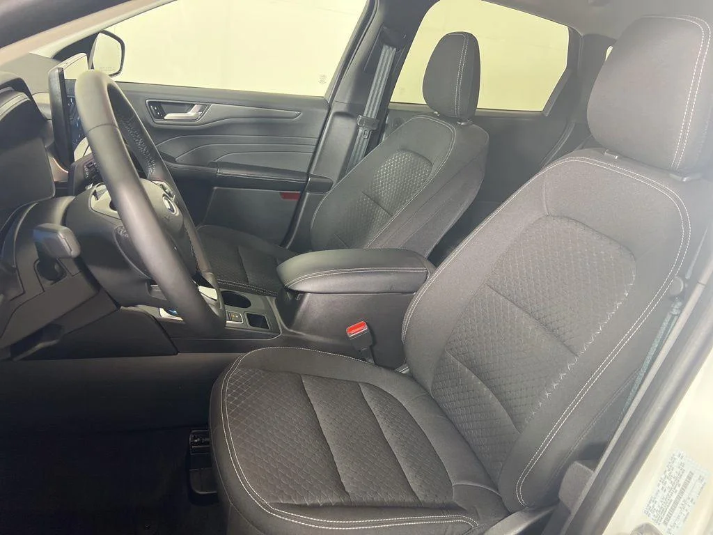 Used 2023 White Metallic Ford Active image 13