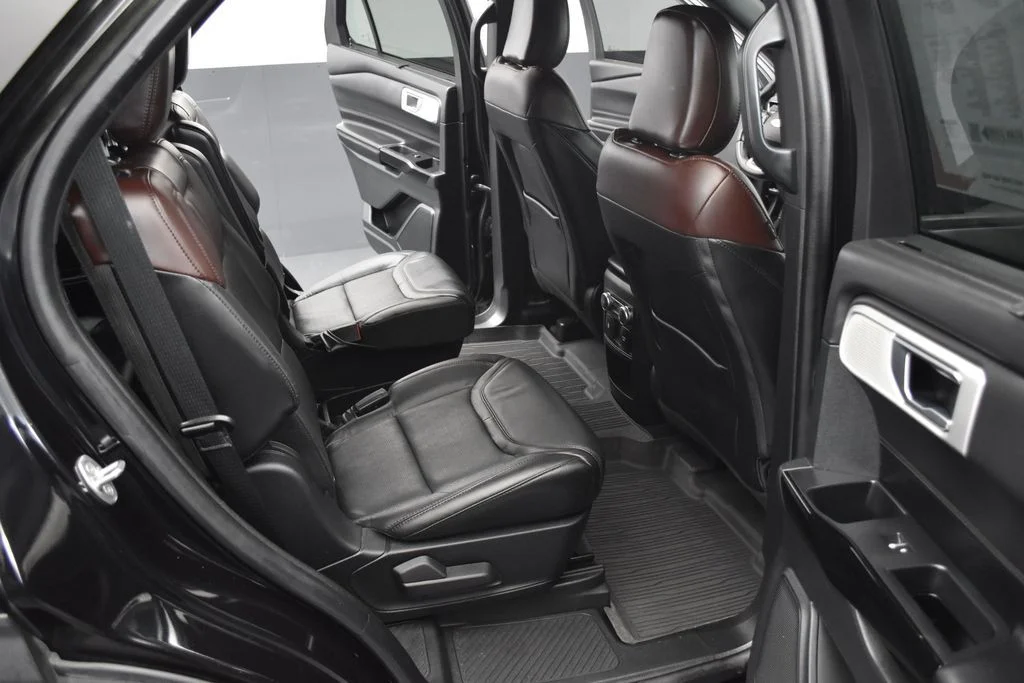 Used 2021 Black Metallic Ford Platinum image 24