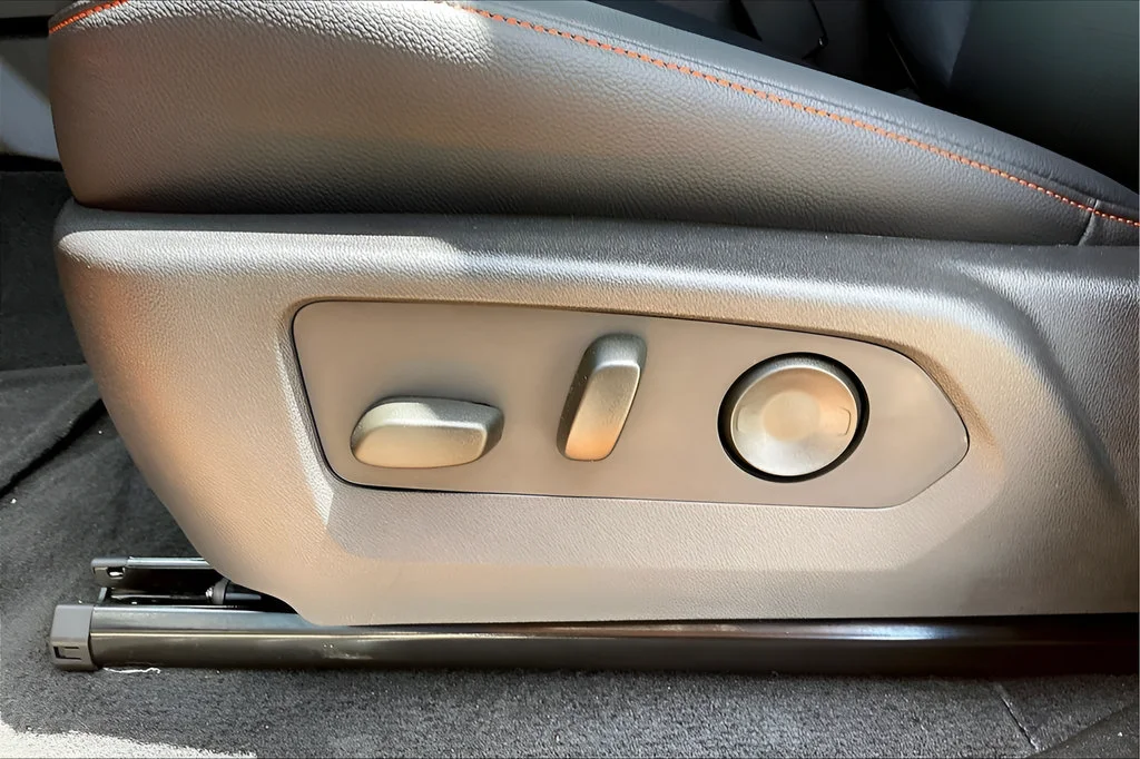 2025 Chevrolet Colorado LT - Photo 20