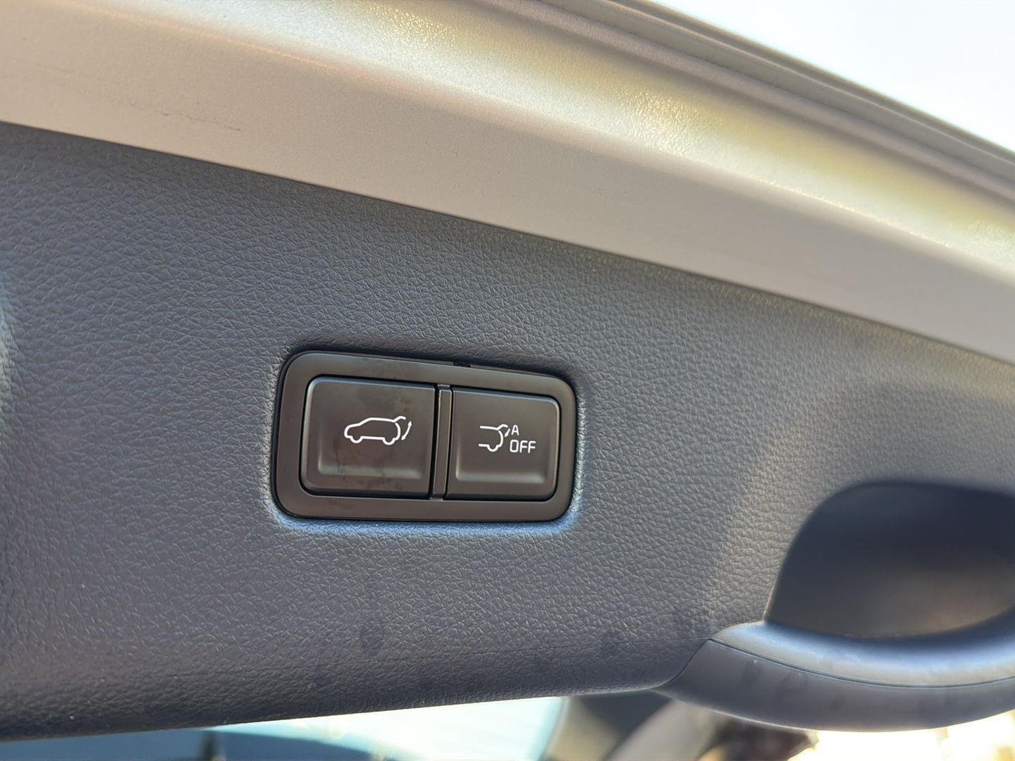 Used 2025 Ivory Silver Gloss Kia SX image 33