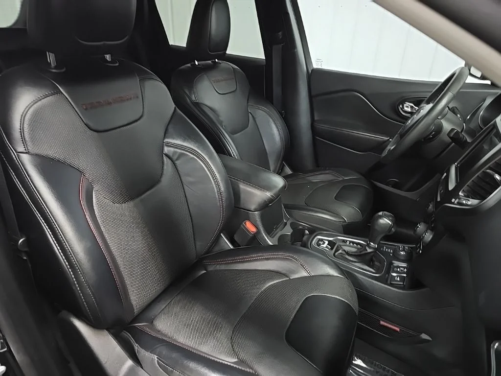 Used 2022 Black Jeep Trailhawk image 16