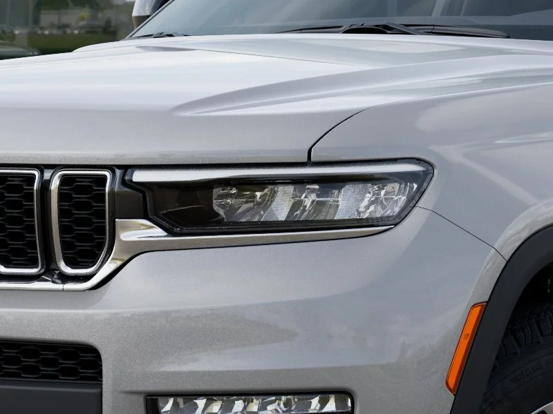 New 2025 Silver Zynith Exterior Paint Jeep Limited image 39