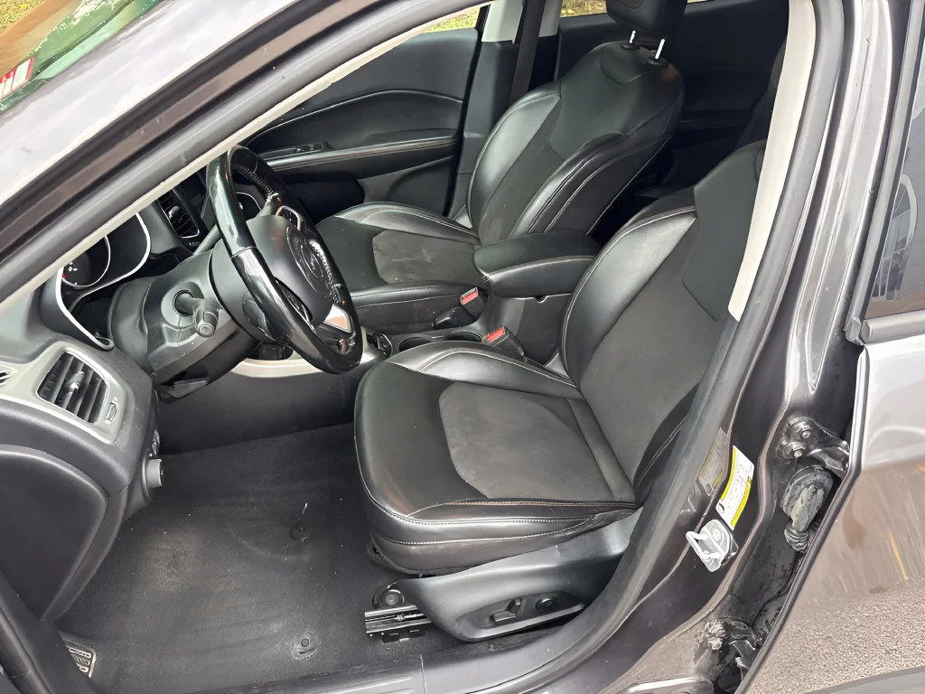 Used 2021 Crystal Metallic Jeep Latitude image 9