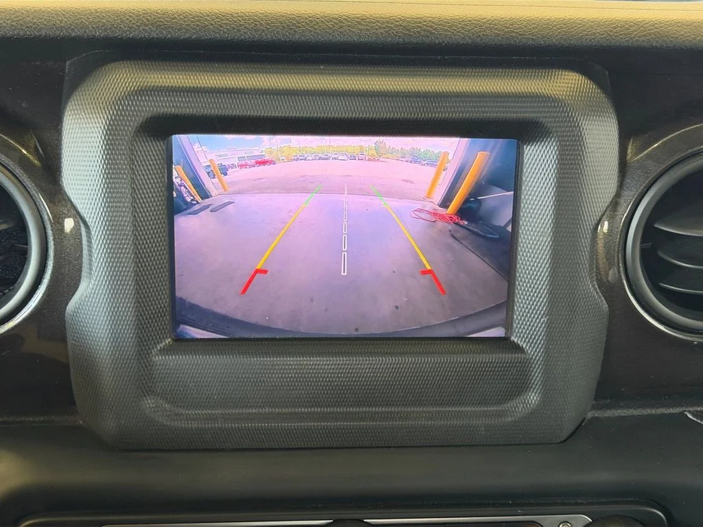 Used 2019 Silver Jeep Unlimited Sport Altitude image 22
