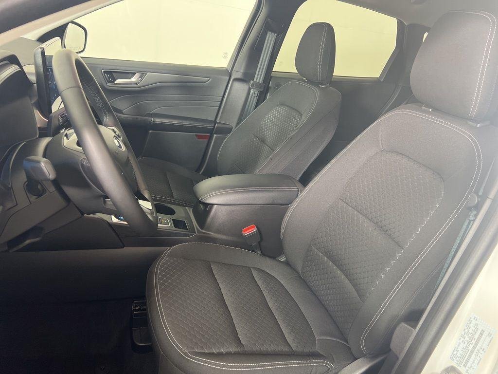 Used 2023 White Metallic Ford Active image 13