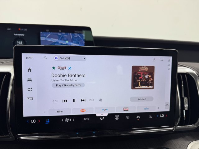 Used 2025 Dark Matter Gray Metallic Ford Platinum image 31