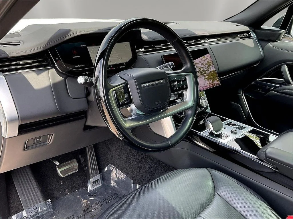Used 2023 Fuji White Land Rover SE image 16