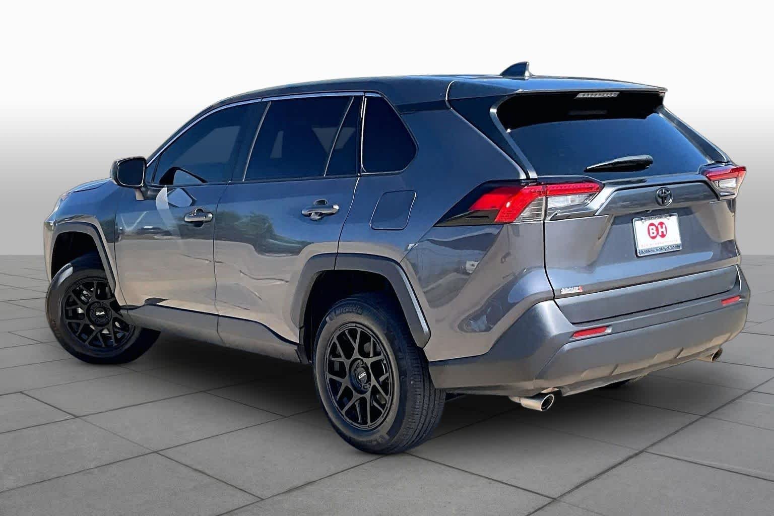 Used 2022 Magnetic Gray Metallic Toyota LE image 10