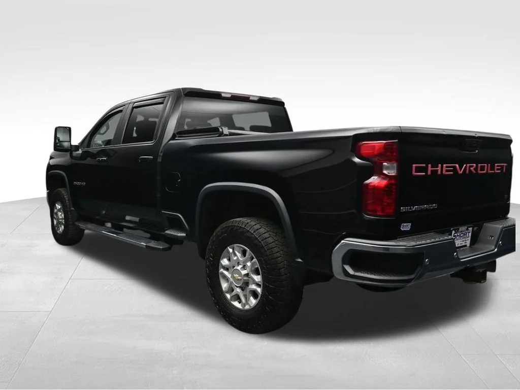 Used 2021 Black Chevrolet LT image 3