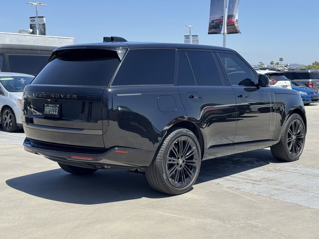 Used 2025 Santorini Black Land Rover SE image 6