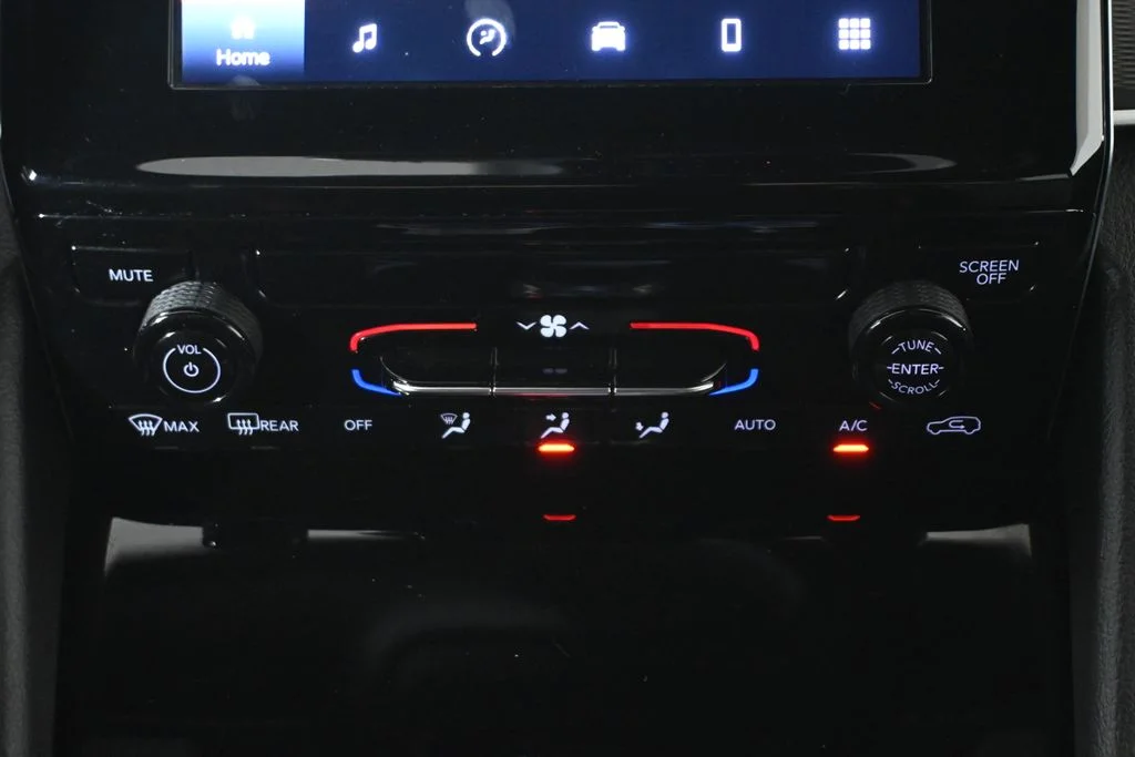 Used 2024 White Jeep Laredo image 23