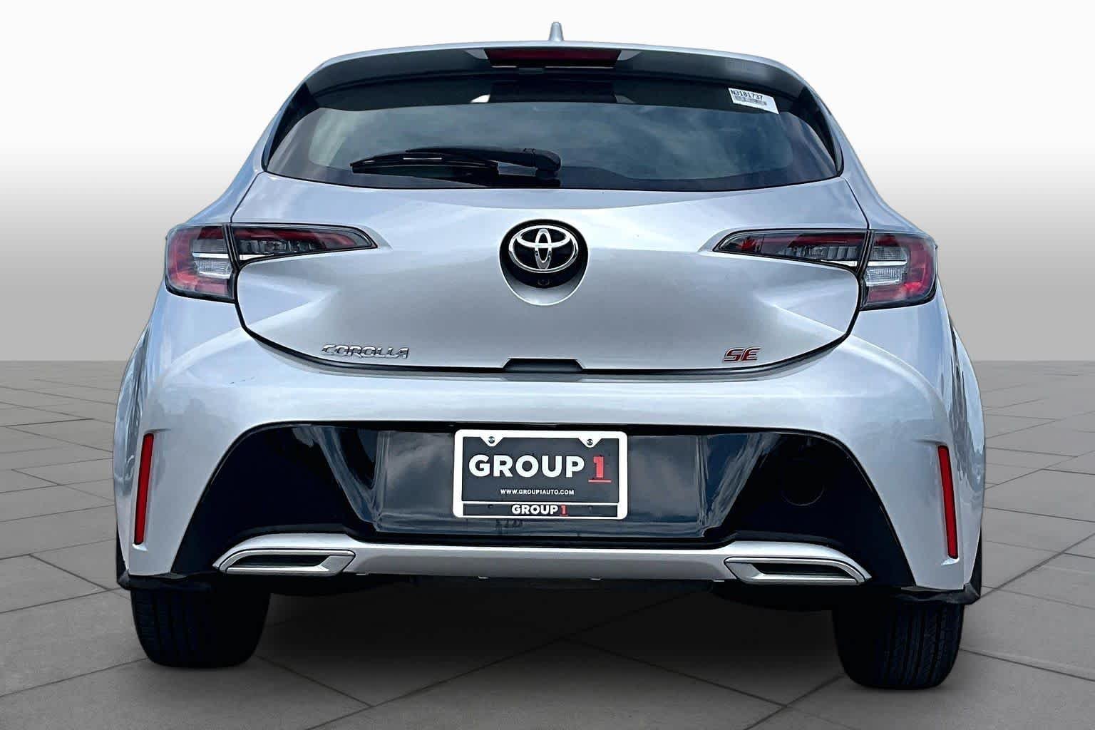 Used 2022 Classic Silver Metallic Toyota SE image 5