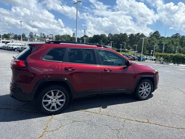 Used 2018 Velvet Red Pearlcoat Jeep Latitude image 3