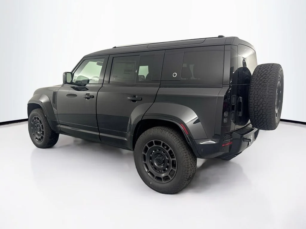 New 2026 Narvik Black Land Rover OCTA Black image 7
