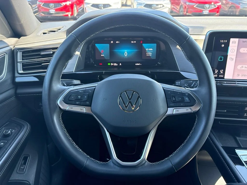 Used 2024  Volkswagen 2.0T SE w/Technology image 17