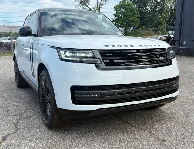 New 2026 Fuji White Land Rover SE image 10