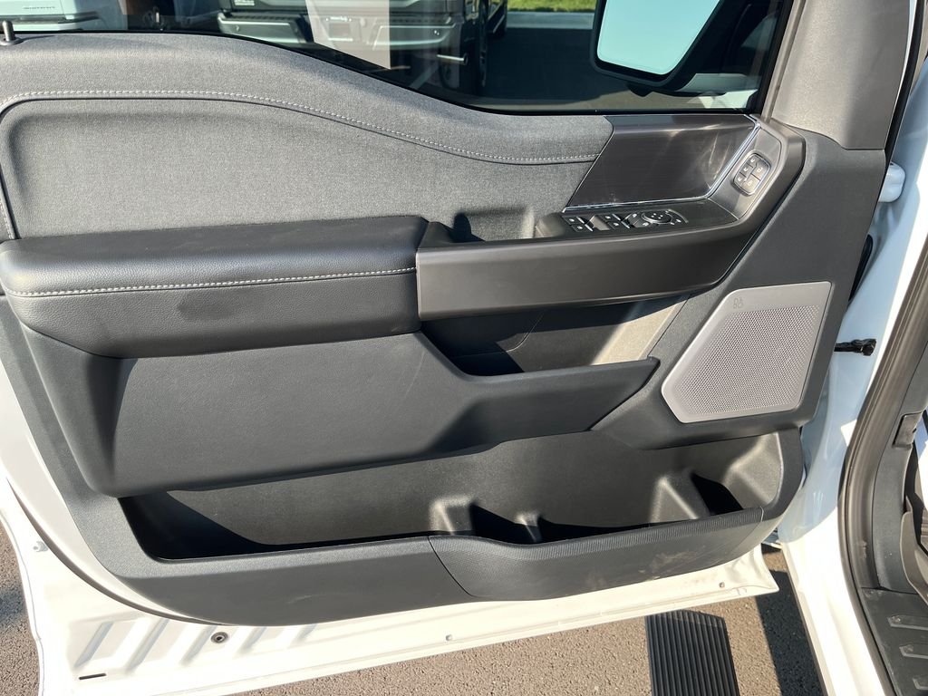 Used 2025 White Ford Lariat image 12