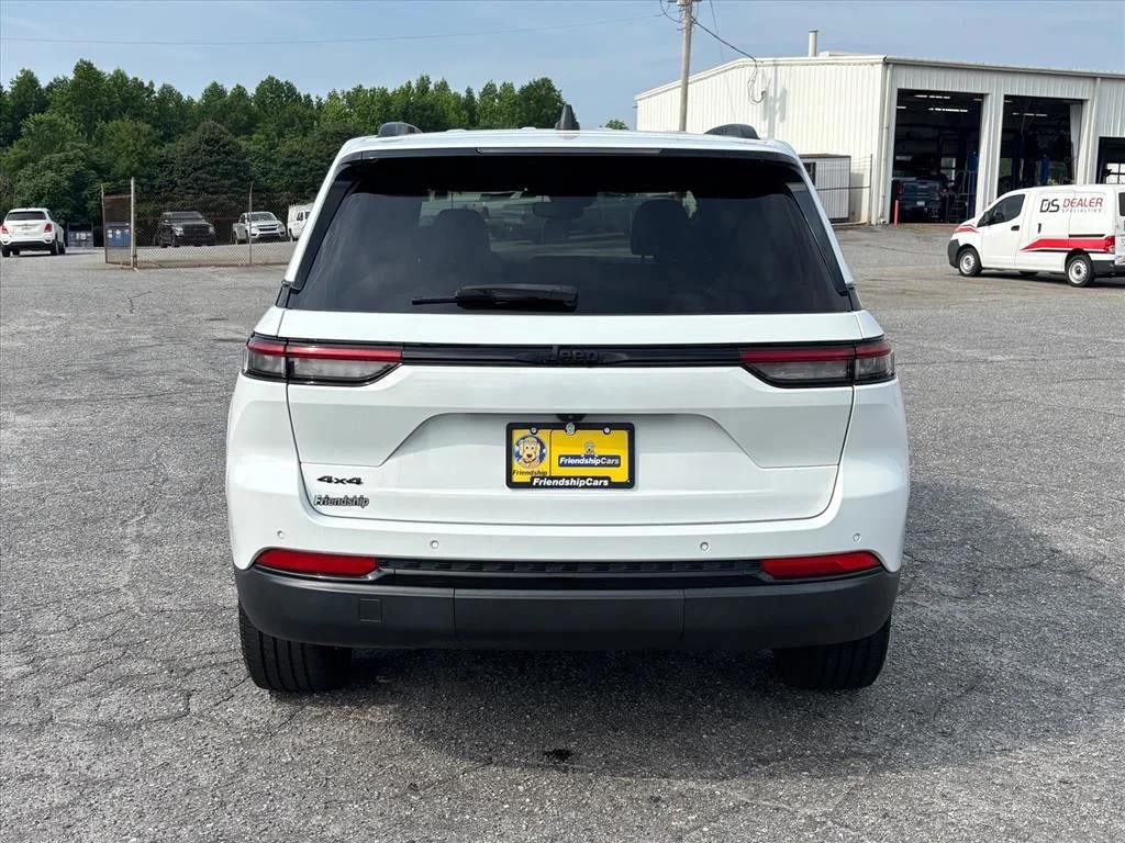 Used 2023 White Jeep Altitude X image 25