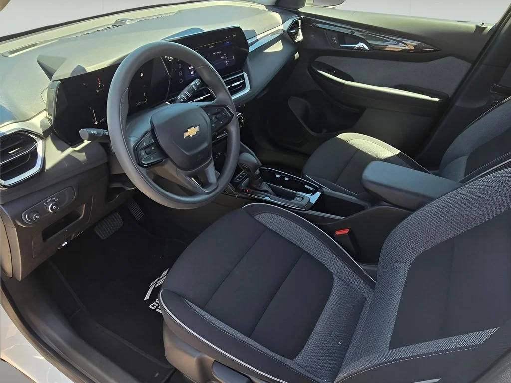 Used 2025 Summit White Chevrolet LT image 15