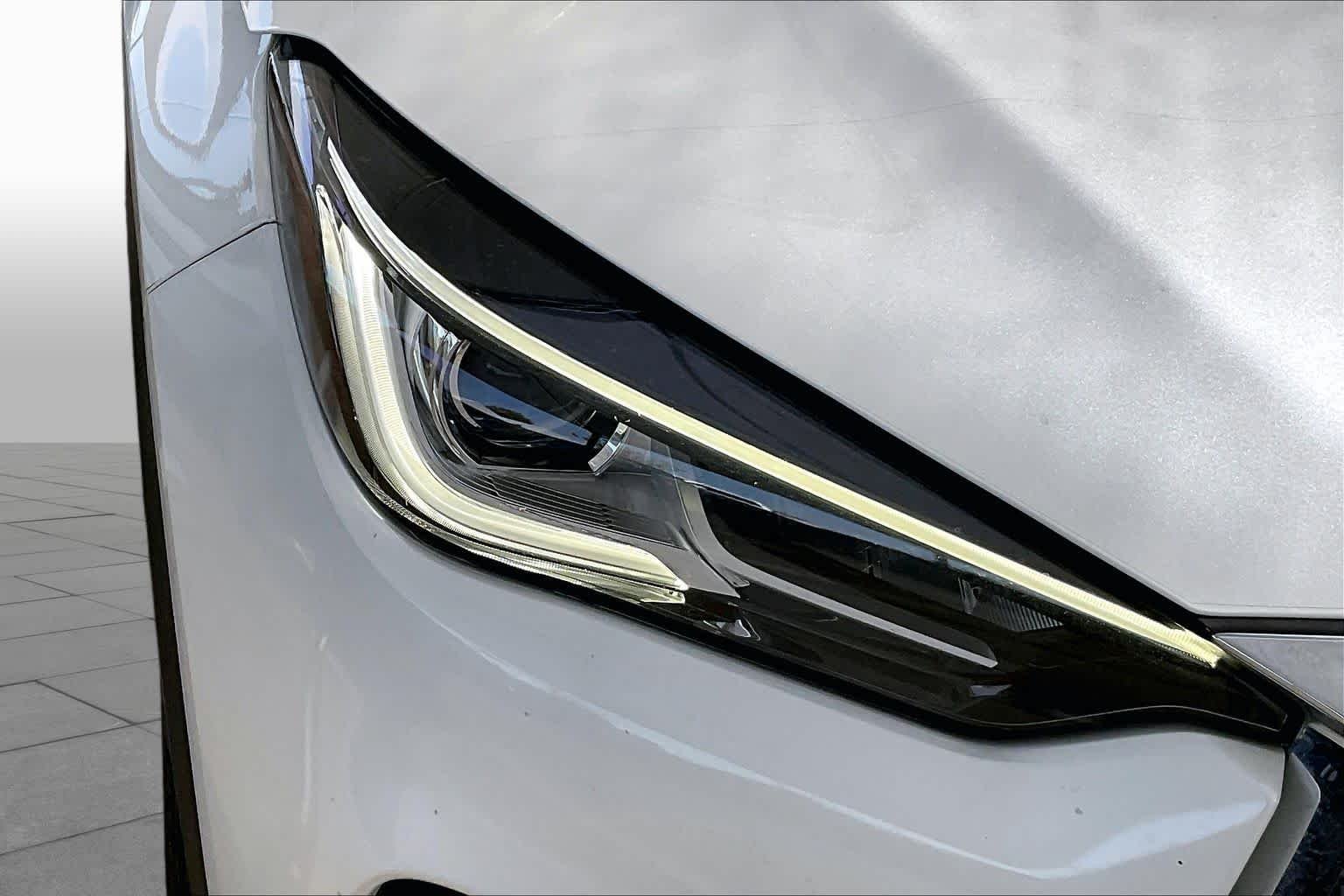 Used 2024 Radiant White INFINITI LUXE image 28