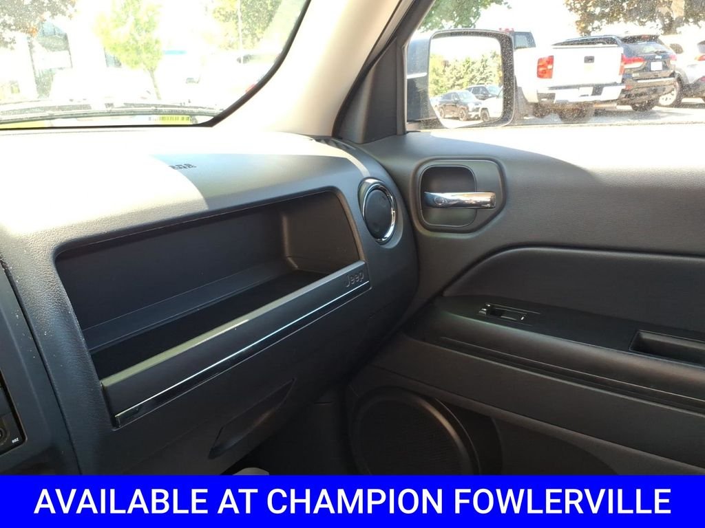 Used 2016 Black Jeep Latitude image 19