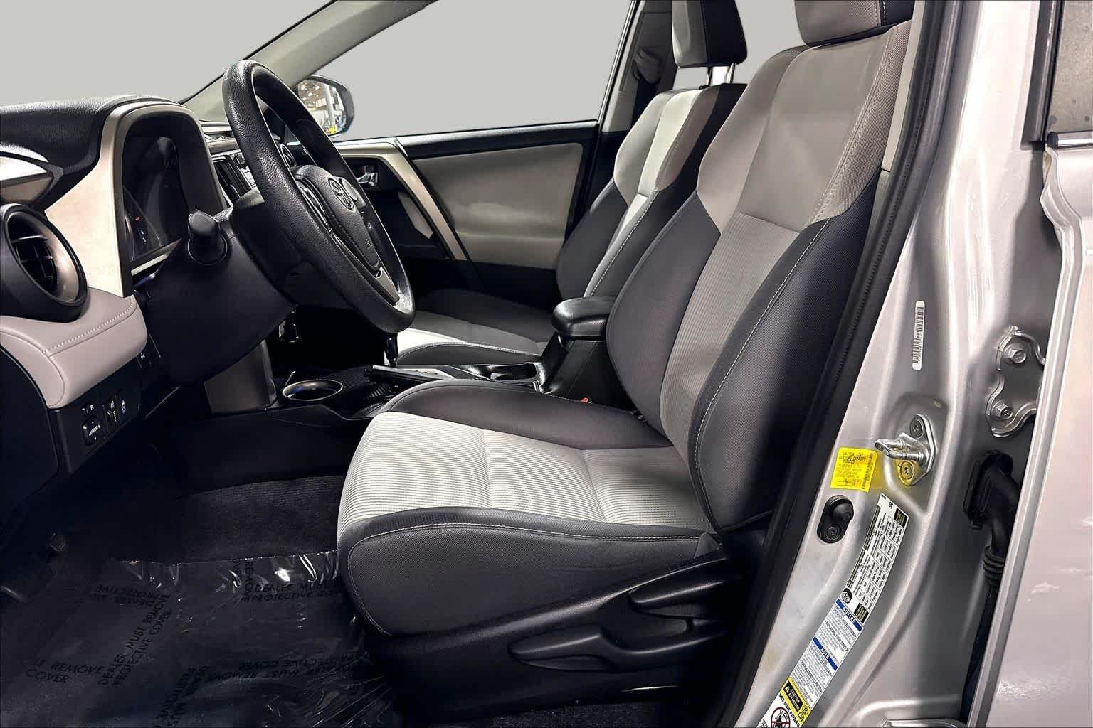 Used 2015 Classic Silver Metallic Toyota XLE image 8