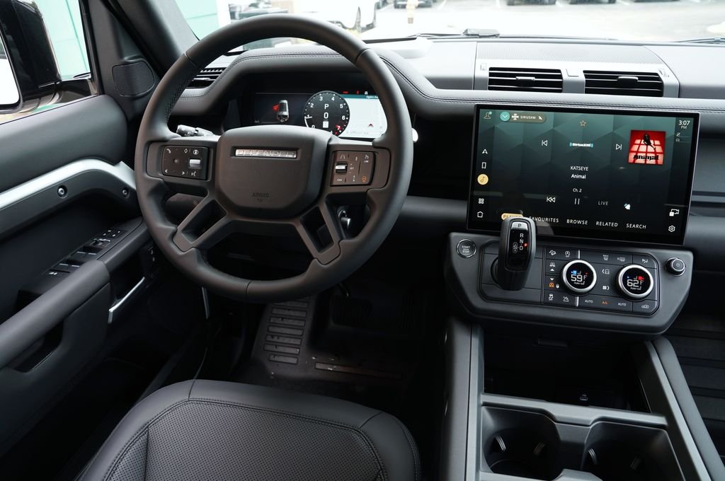 New 2026 Fuji White Land Rover X-Dynamic SE image 15