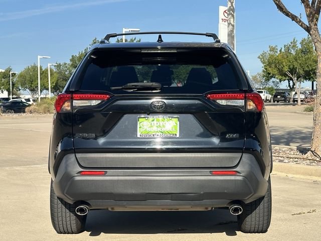 Used 2020 Black Toyota XLE Premium image 4