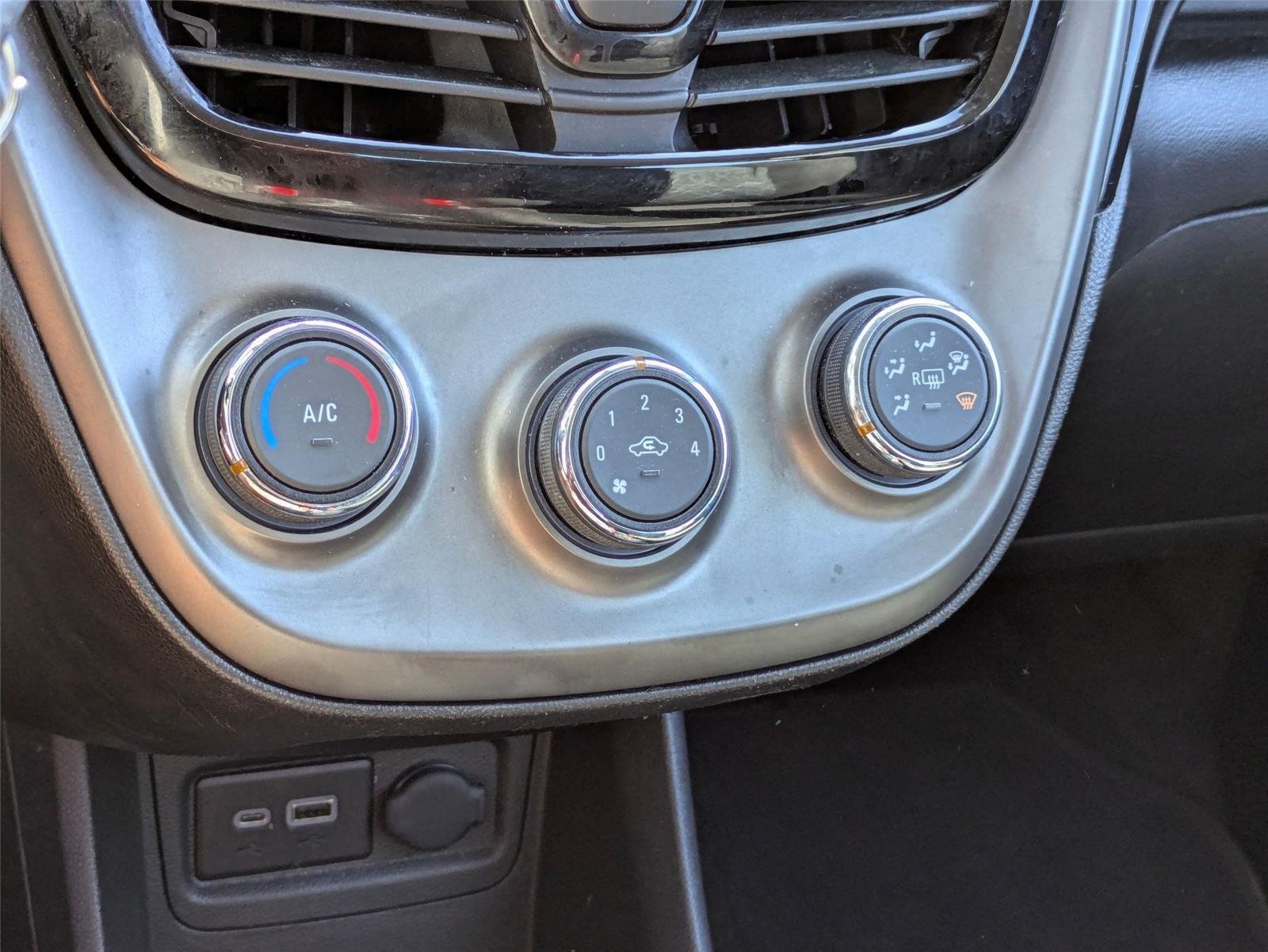 Used 2022 Silver Ice Chevrolet 1LT image 22