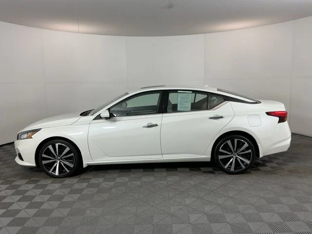 Used 2021  Nissan 2.5 Platinum image 8