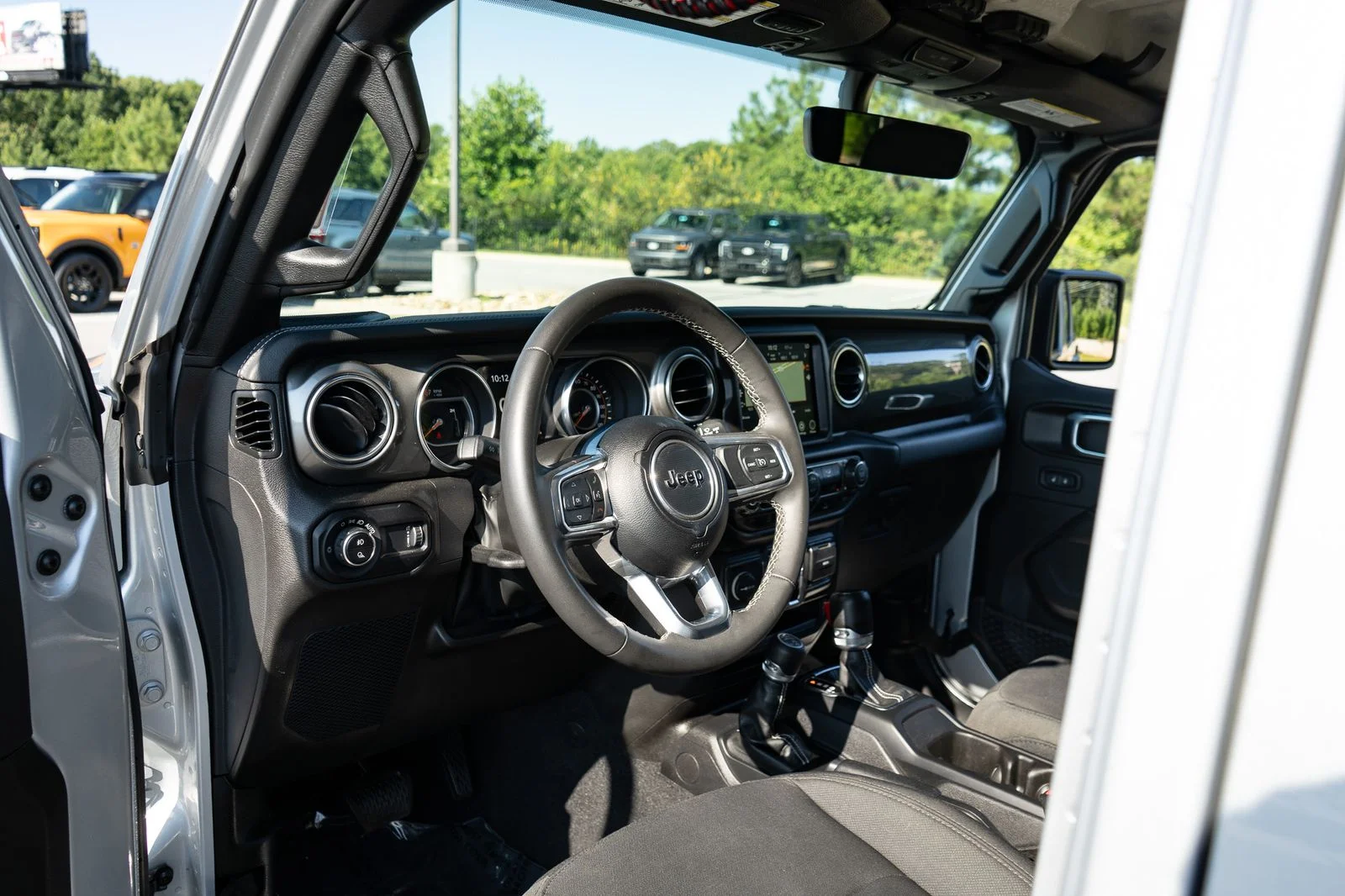 Used 2023 Silver Jeep Overland image 13