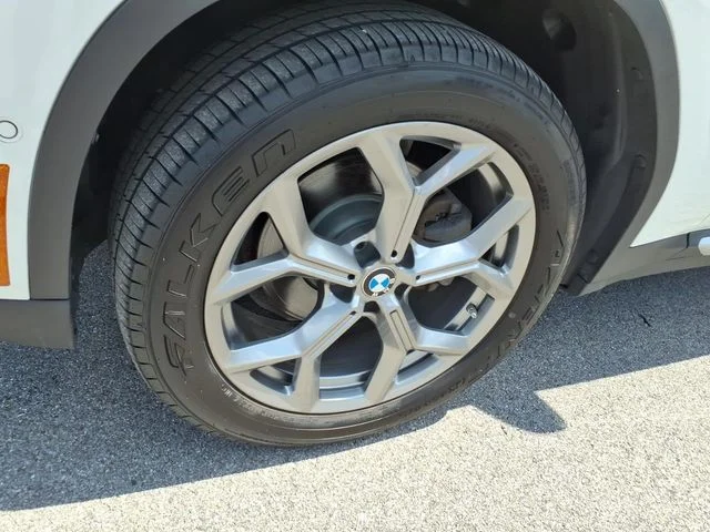 Used 2020 White BMW xDrive30i image 6