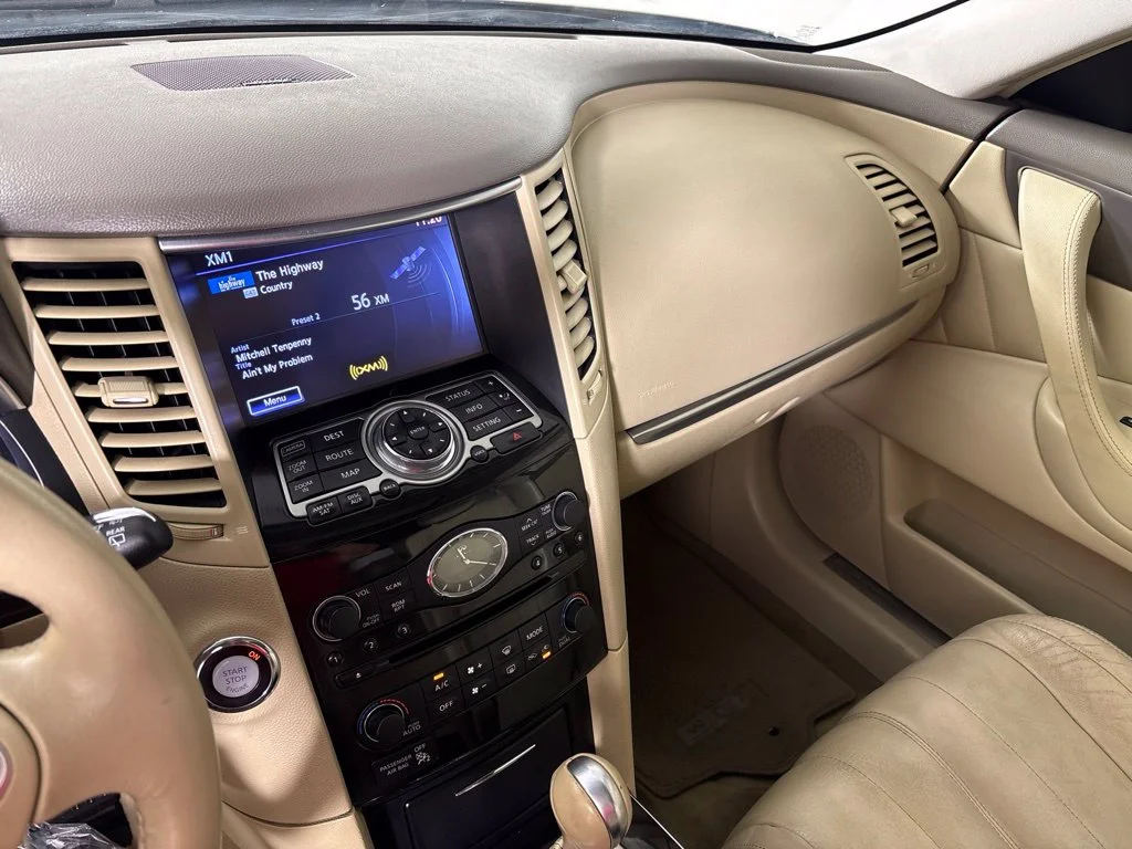 Used 2014 White INFINITI Base image 33