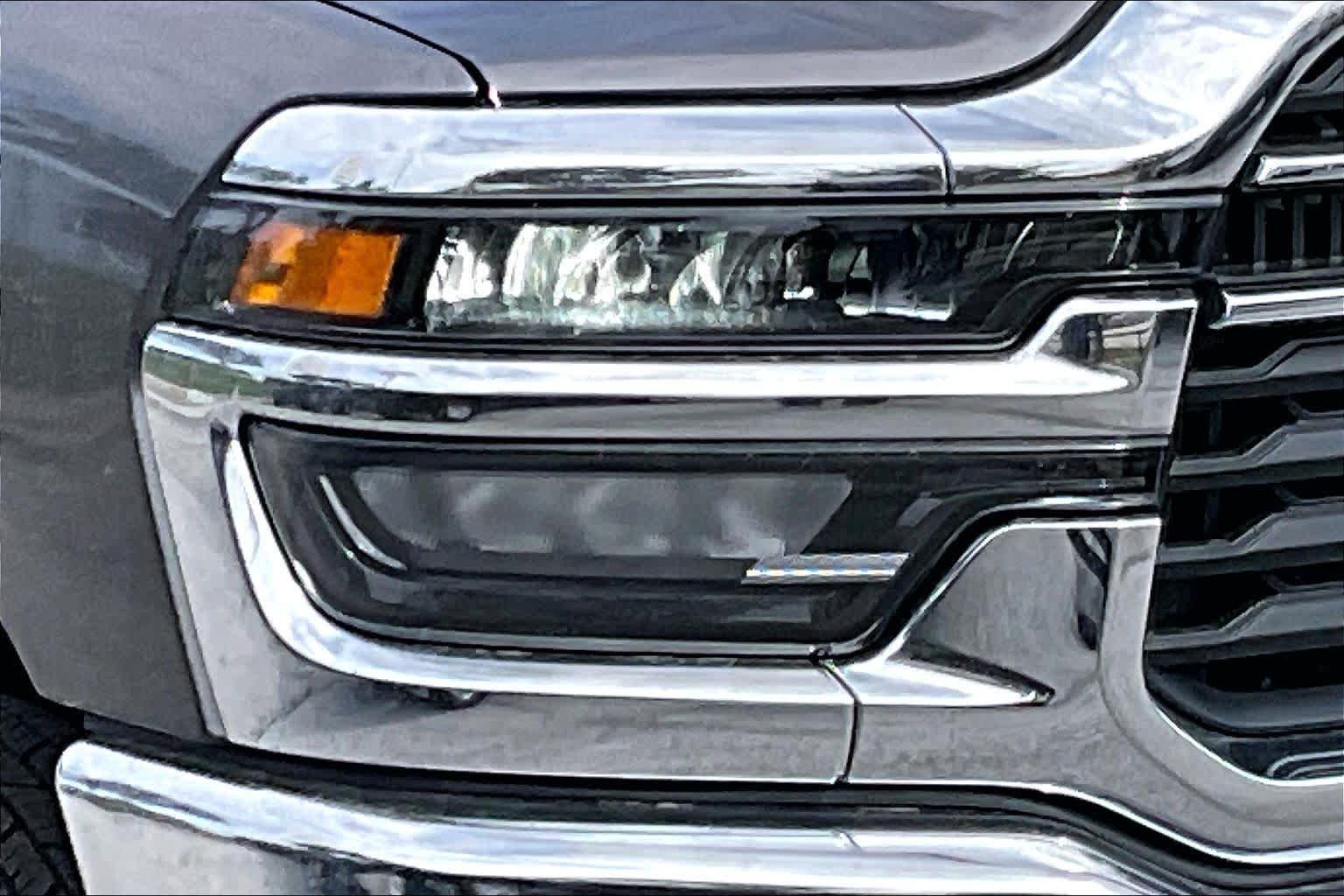 New 2026 Granite Crystal Metallic Clear-Coat Exterior Paint RAM Tradesman image 10