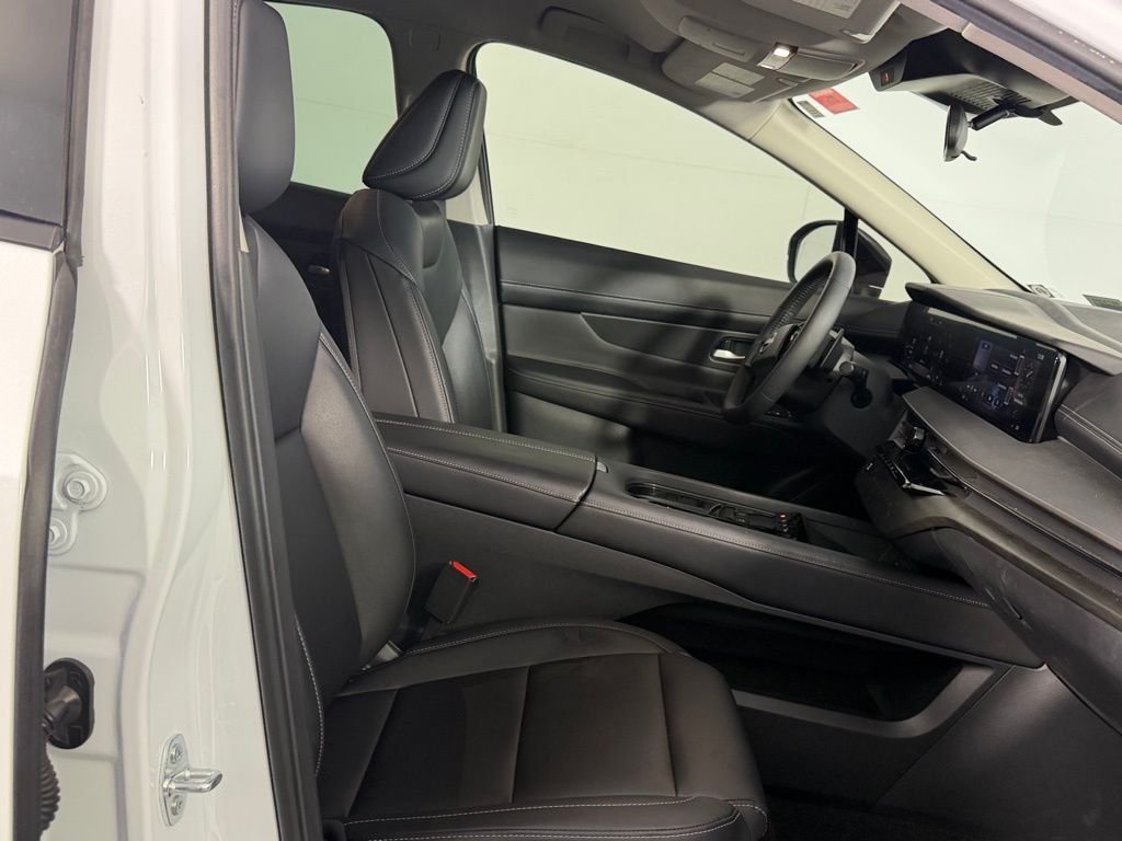 Used 2025 White Nissan SV image 32