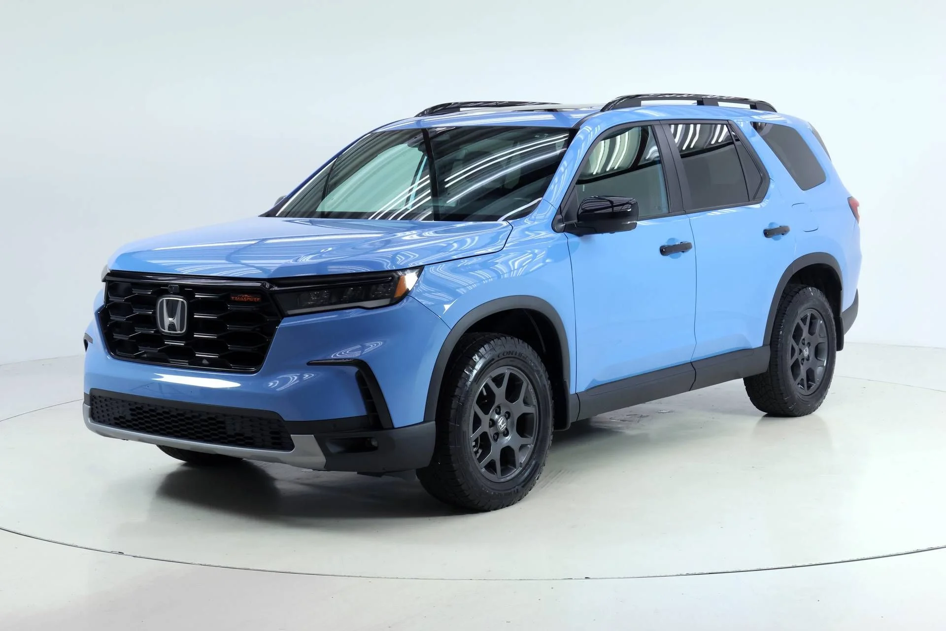 Certified Used 2025 Diffused Sky Pearl Honda TrailSport image 1