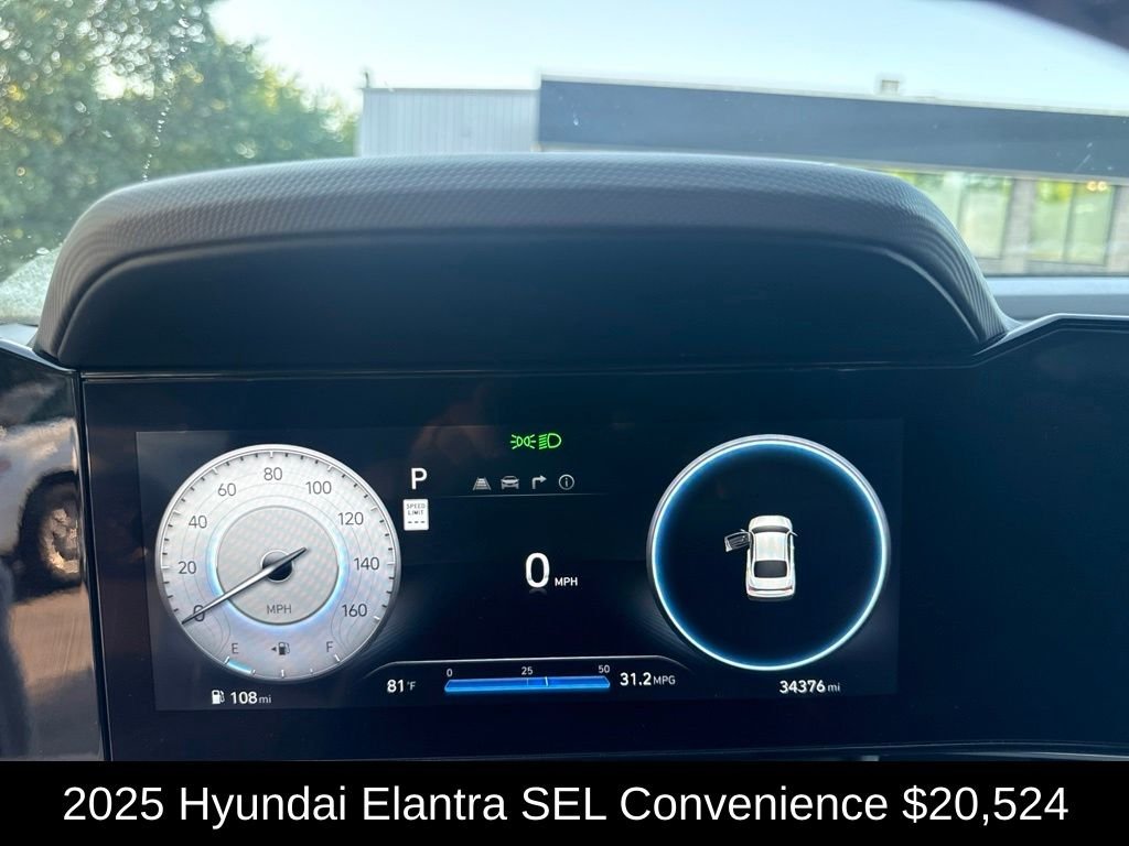 Used 2025 White Hyundai SEL Convenience image 23
