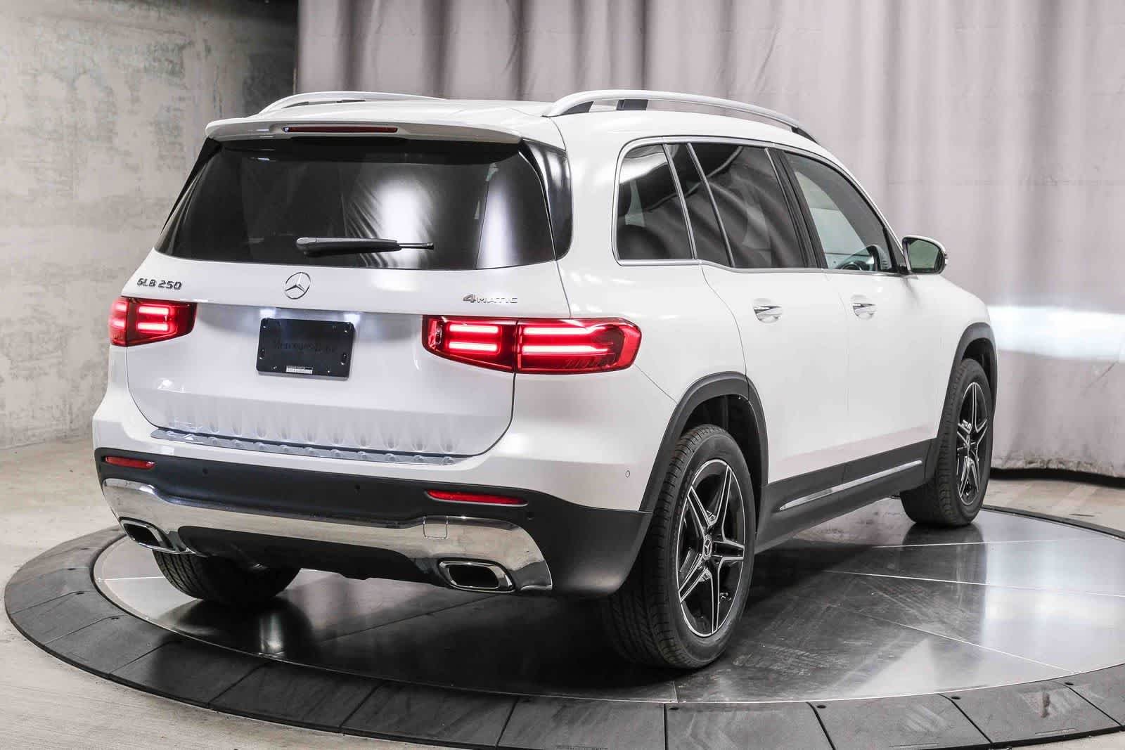 New 2026 Polar White Mercedes-Benz GLB 250 image 45