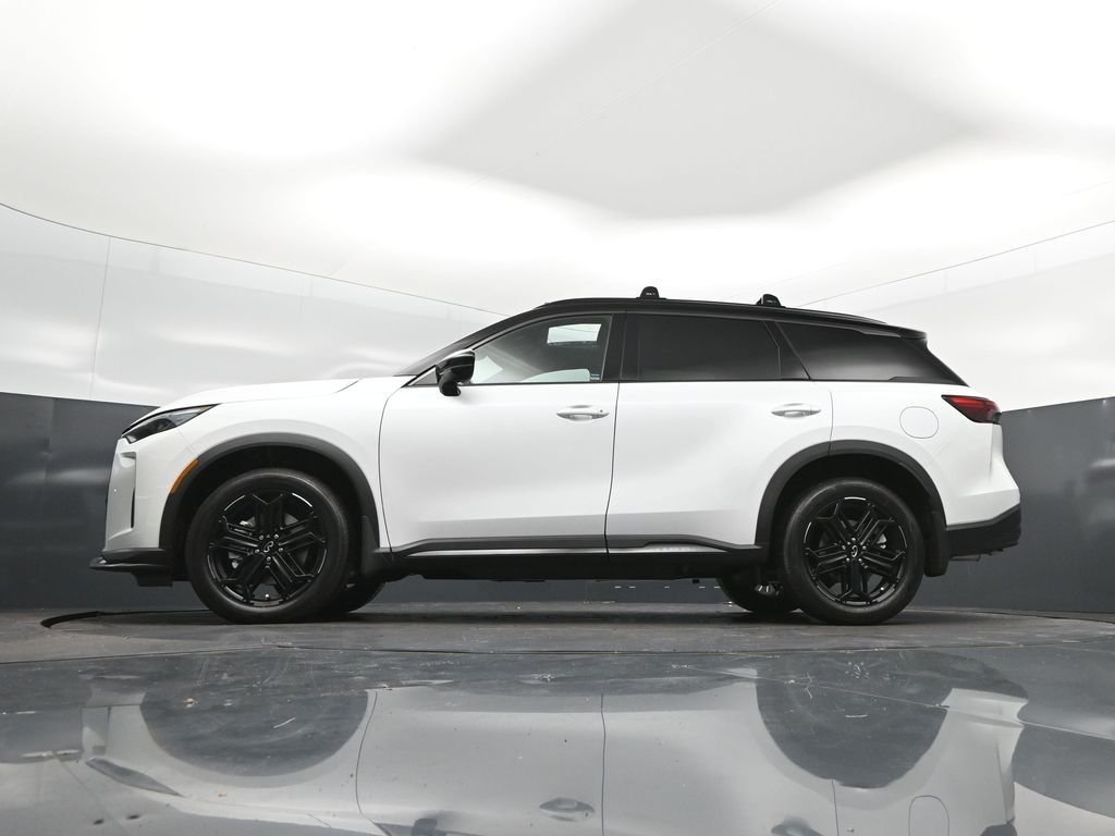 New 2027 2T RAD WHT INFINITI Sport AWD image 41