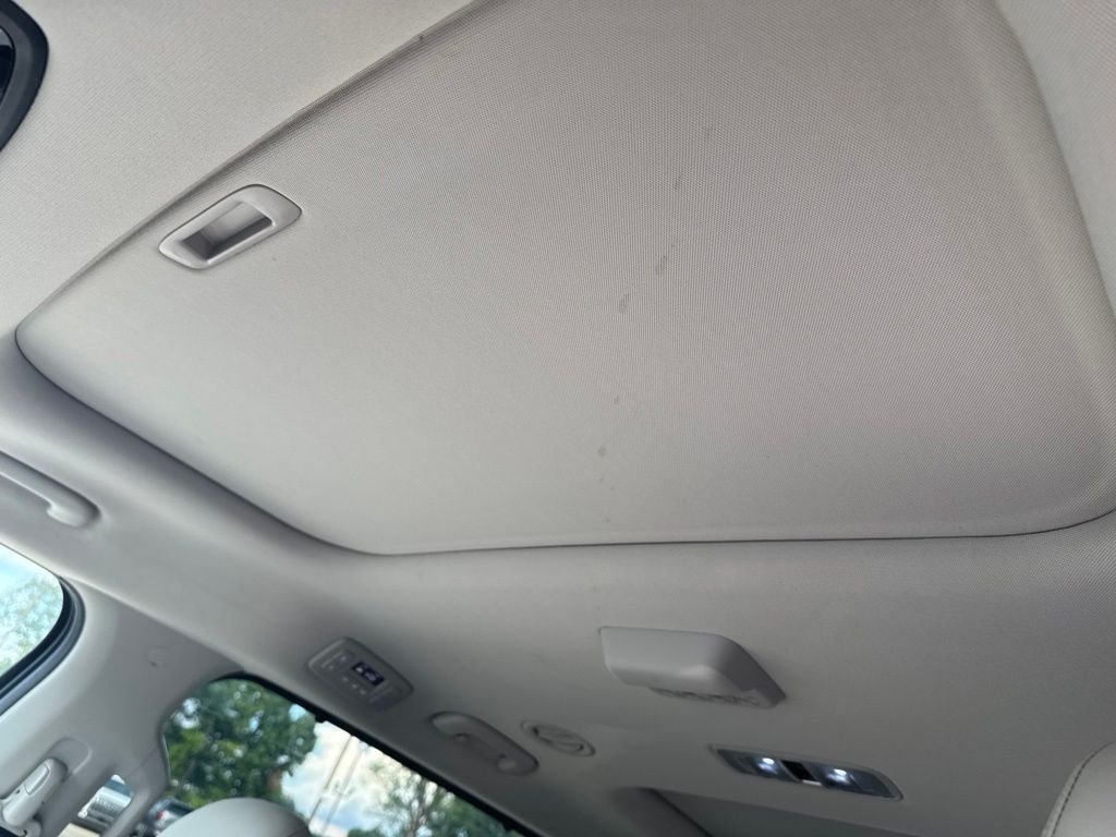 Used 2025 White Kia SX Prestige image 10