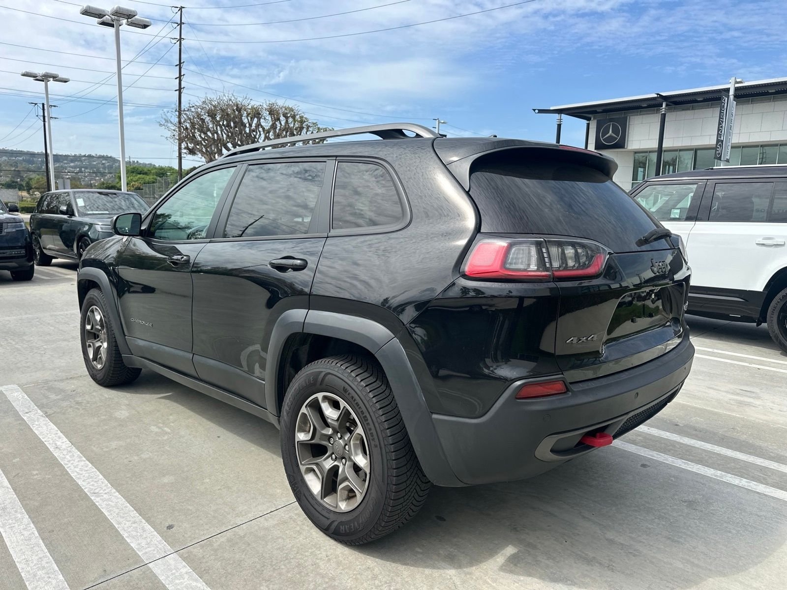 Used 2019 Diamond Black Crystal Pearlcoat Jeep Trailhawk image 4
