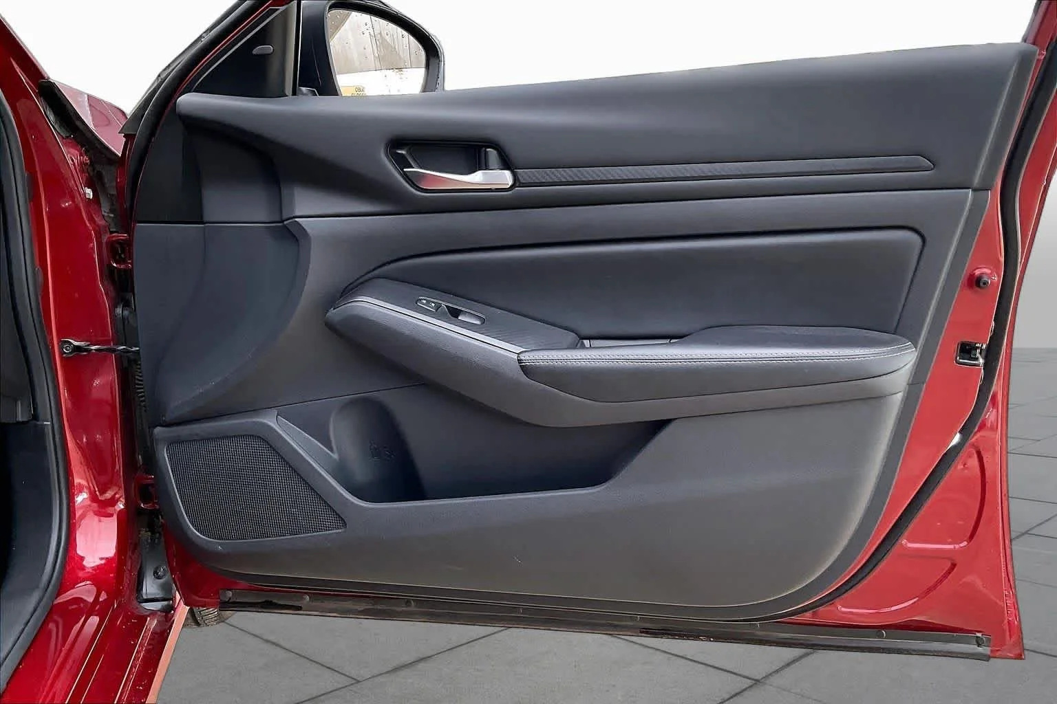Used 2025 Scarlet Ember Nissan SV image 19