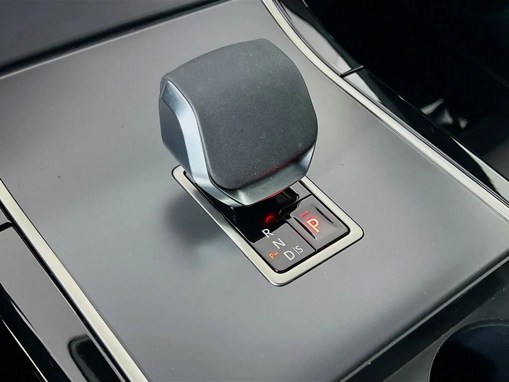Used 2026 Gray Land Rover S image 17