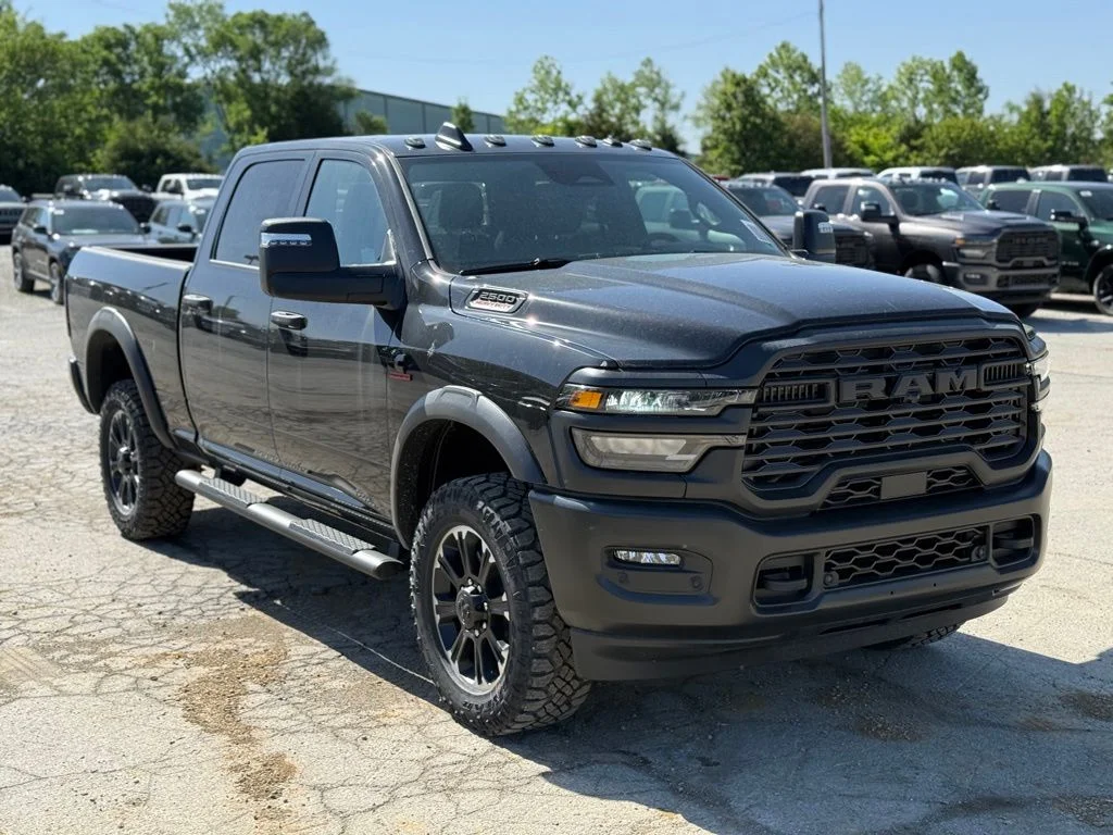 New 2026 Diamond Black Crystal Pearl-Coat Exterior Paint RAM Tradesman image 4