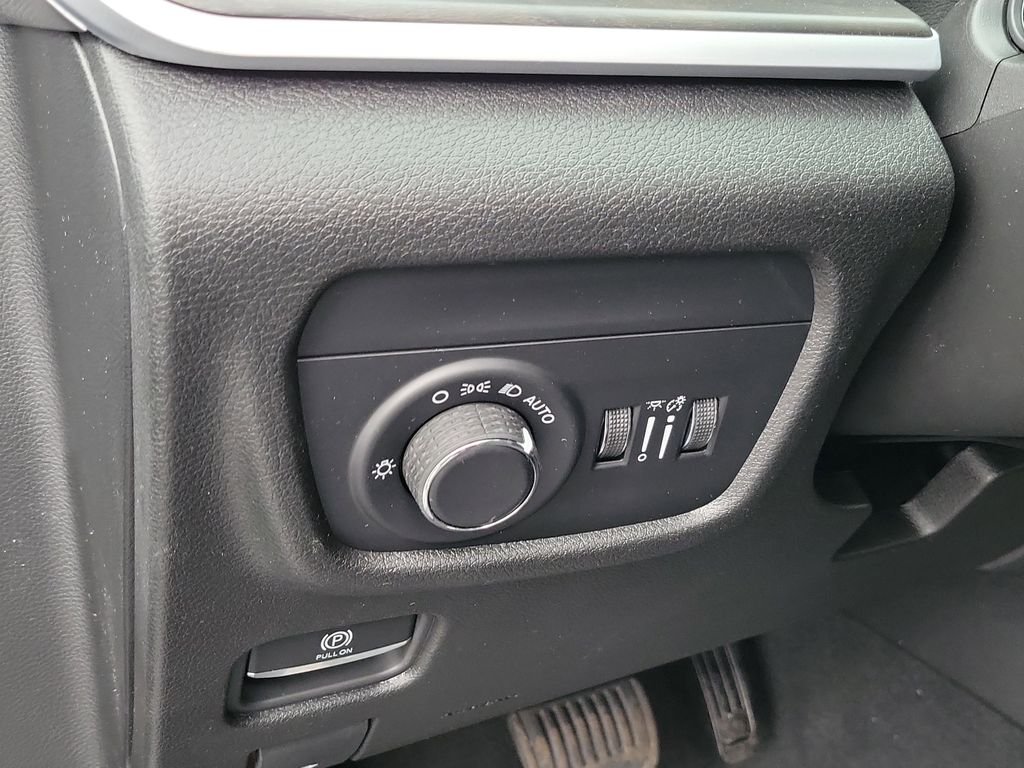 New 2026 Baltic Gray Metallic Clear-Coat Exterior Paint Jeep Altitude image 17