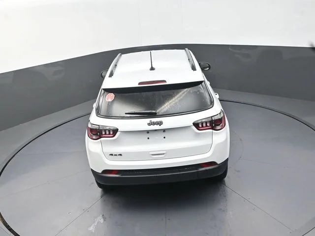 New 2026 Bright White Clear-Coat Exterior Paint Jeep Latitude image 16